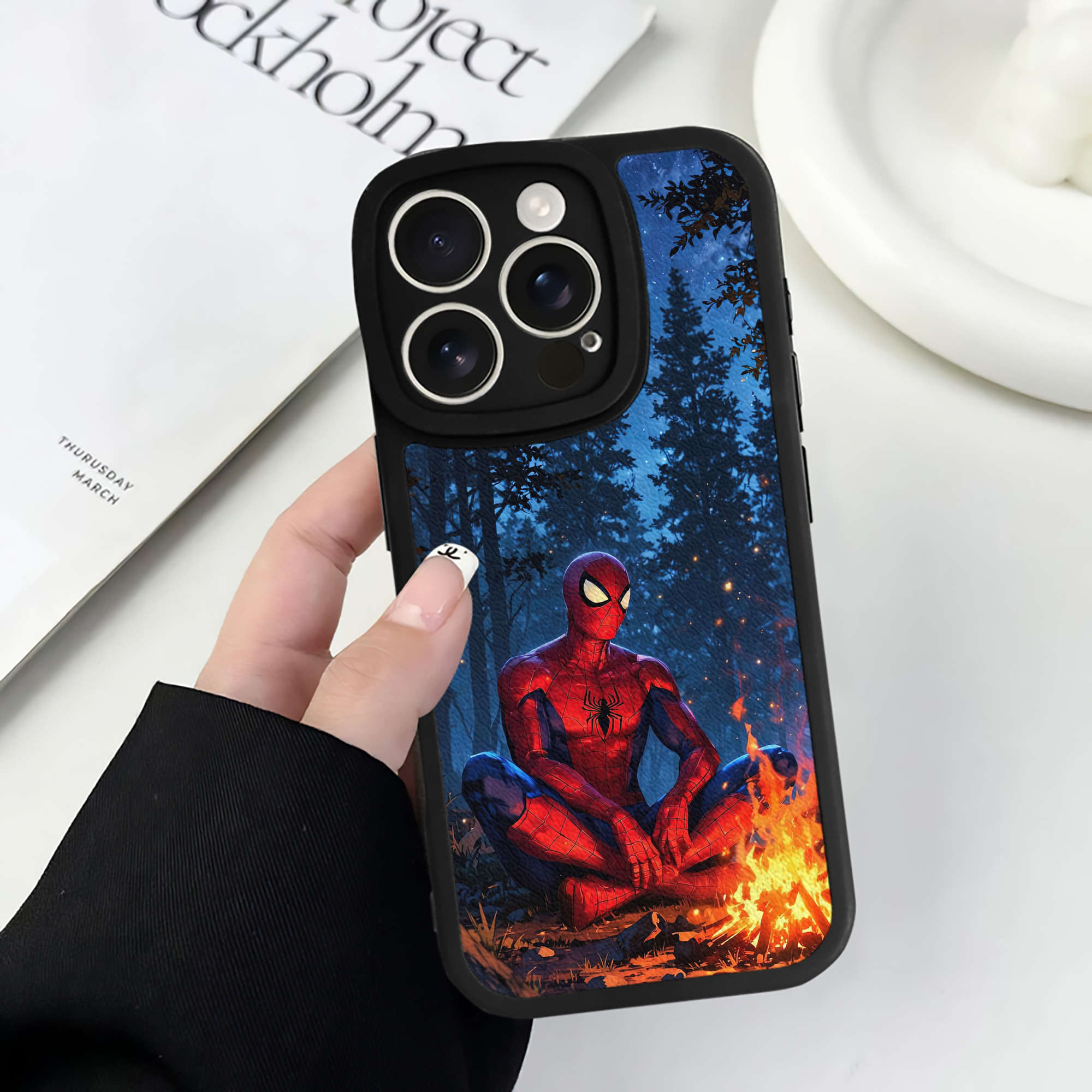 Spider Man スパイダーマン 【iPhone 16シリーズ対応】シリコンスマホケース（レザー調） 材質：シリコン